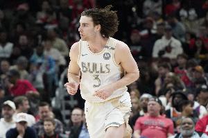 美记:吉迪在赌城但没去看公牛的夏联 似乎显示其续约谈判不顺利