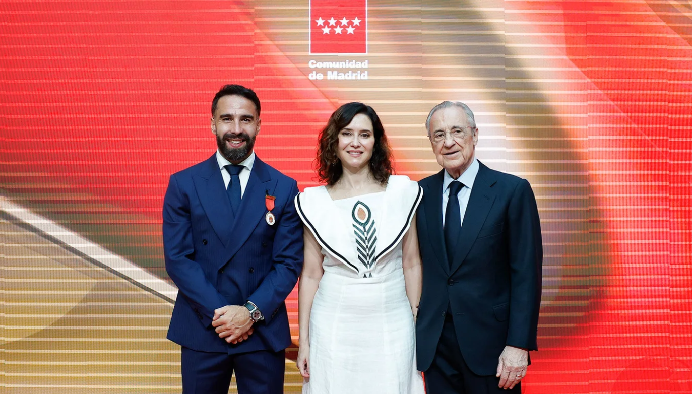 官方:卡瓦哈尔获得马德里社区金牌奖章